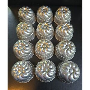 Vtg Ribbed Swirl Aluminum Jelly Molds/Mini Bundt Cake Pans Set of 12 3" Diameter